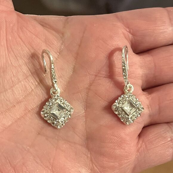 The Drop Dead Gorgeous Dangle Earring in white sapphire and 925 - Picture 4 of 7